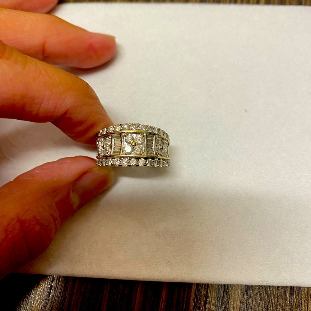 White gold straight baquette band